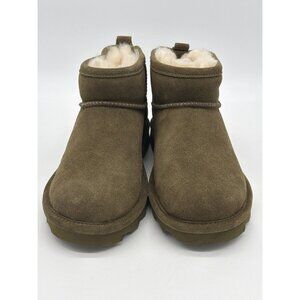 Bearpaw Womens Size 7 Dark Olive Short Suede Boots With Sheepskin Lining & Rubbe